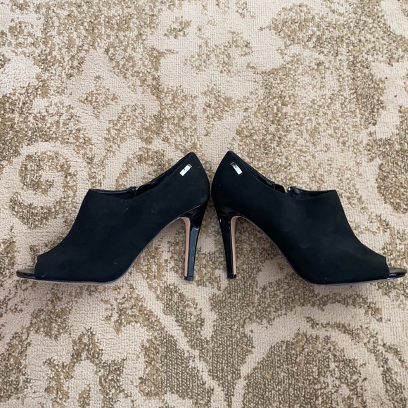 Calvin Klein size 10 leather open toed heels - Picture 3 of 3